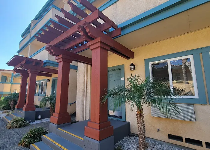 Marinwood Inn & Suites